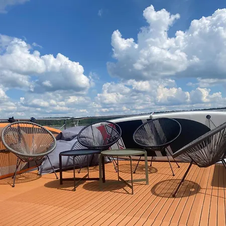Botel Hausboot - My Way *