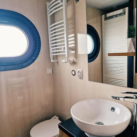 Botel Hausboot - My Way *